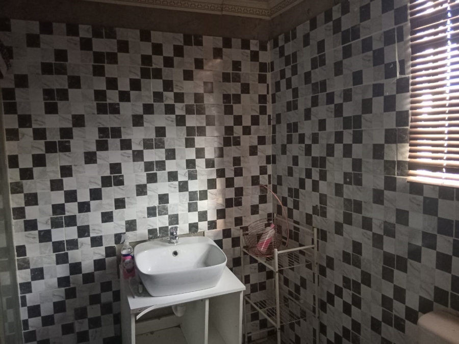 2 Bedroom Property for Sale in Kwa Nobuhle Eastern Cape